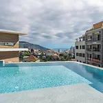 Апартаменты Golden View Pools, Parking & Comfort