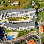 Golden View Pools, Parking & Comfort