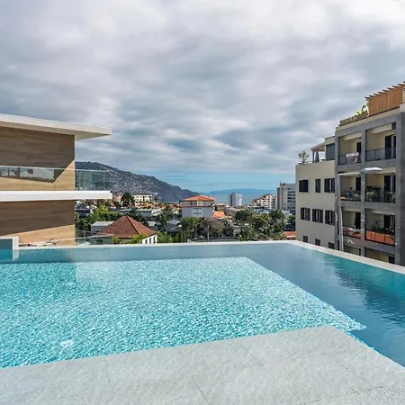 Golden View Pools, Parking & Comfort فونشال