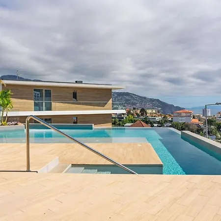 Golden View Pools, Parking & Comfort فونشال